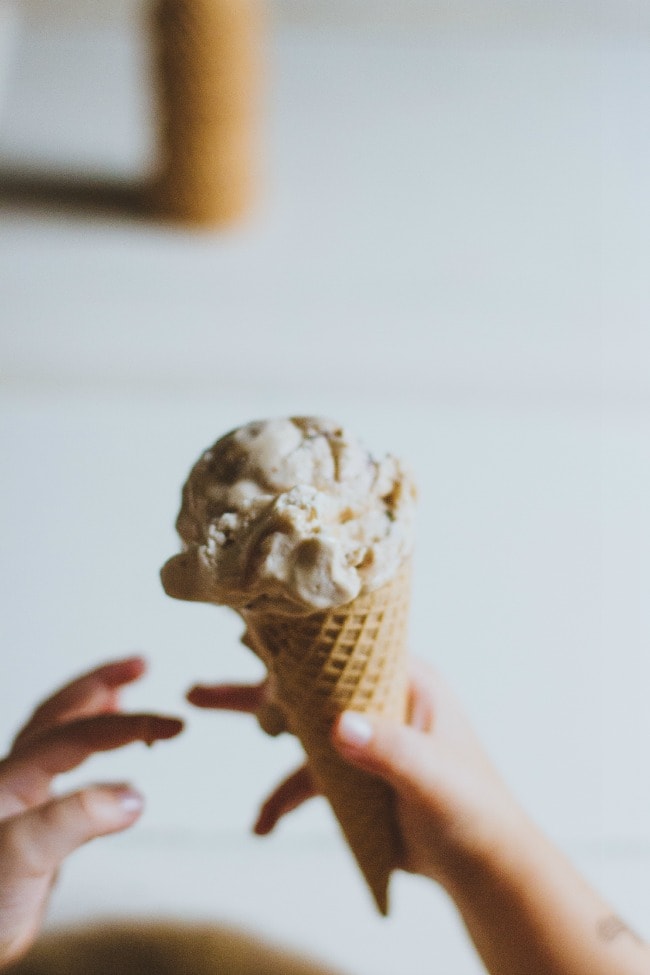 no-churn fig + coffee ice cream | the vanilla bean blog