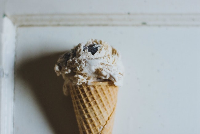 no-churn fig + coffee ice cream with cacao nibs | the vanilla bean blog