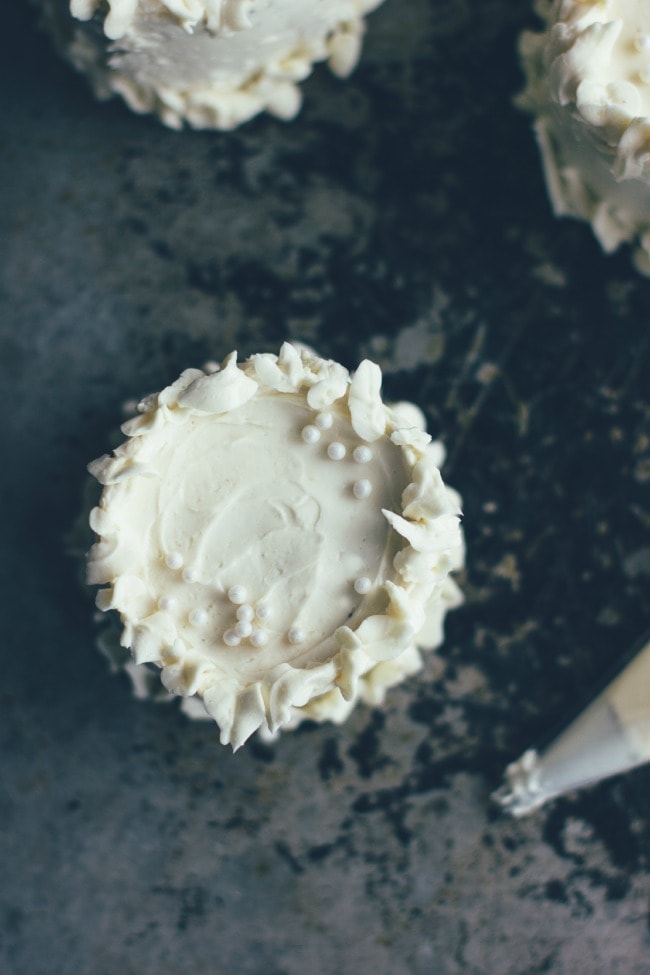 chocolate mini cakes with hazelnut buttercream | the vanilla bean blog