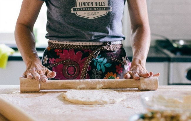 Zoë François making pizza | the vanilla bean blog