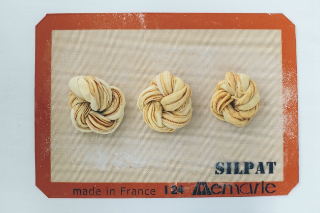 Pumpkin Spice Braided Brioche Knots | The Vanilla Bean Blog | Sarah Kieffer 