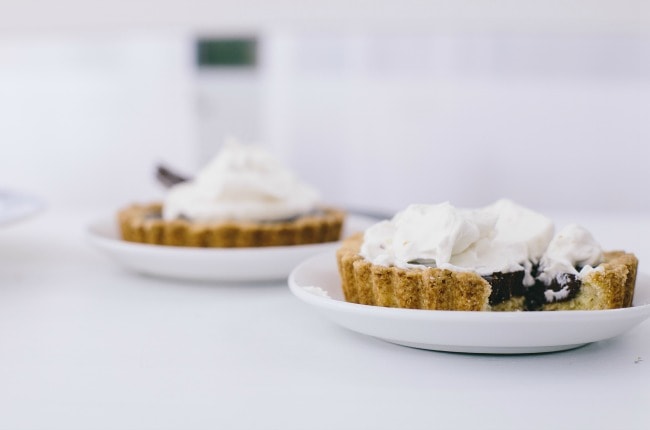 bittersweet chocolate shortbread tarts | the vanilla bean blog