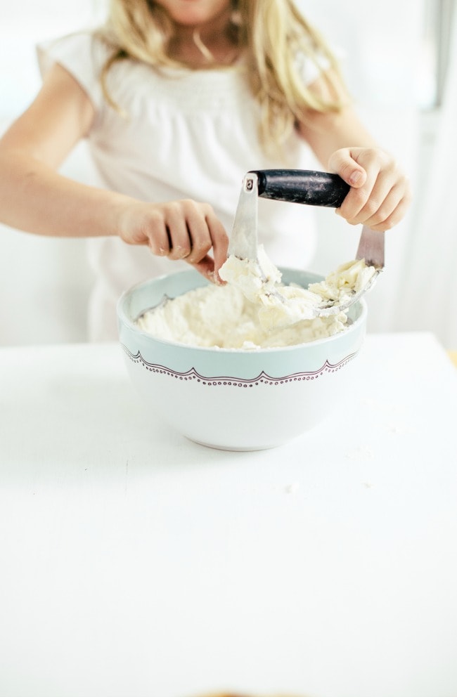 Mixing Pie Crust | Vanilla Bean Blog