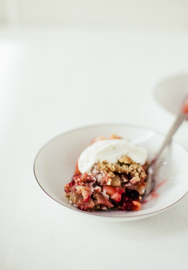 Apple Pear Cranberry Crisp With White Wine | Sarah Kieffer | The Vanilla Bean Blog