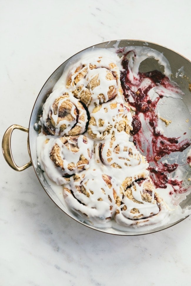 rhubarb rolls in a circle pan