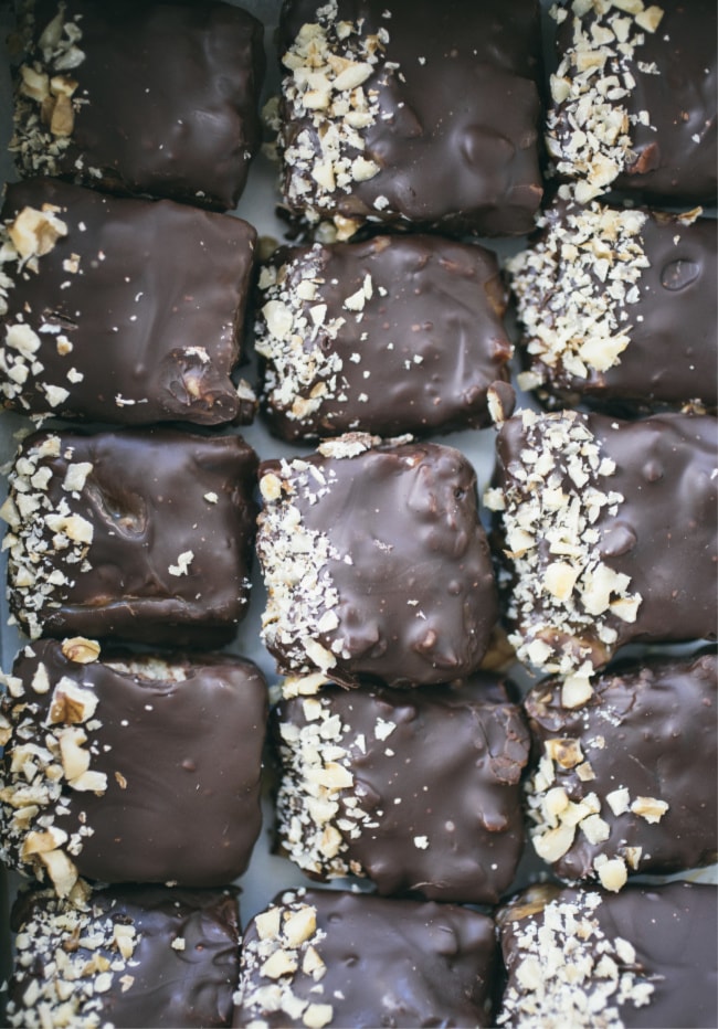 chocolate walnut shortbread bites