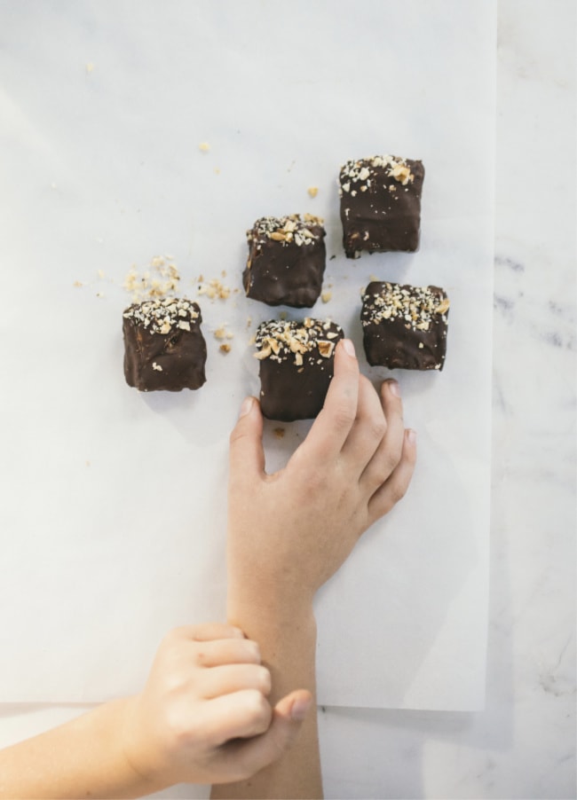 chocolate walnut shortbread bites