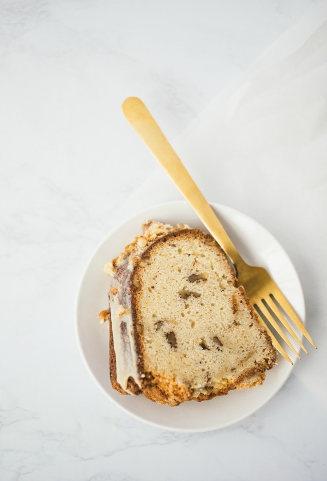 bundt cake with white chocolate and walnuts