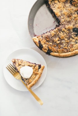 blueberry walnut stresuel pie