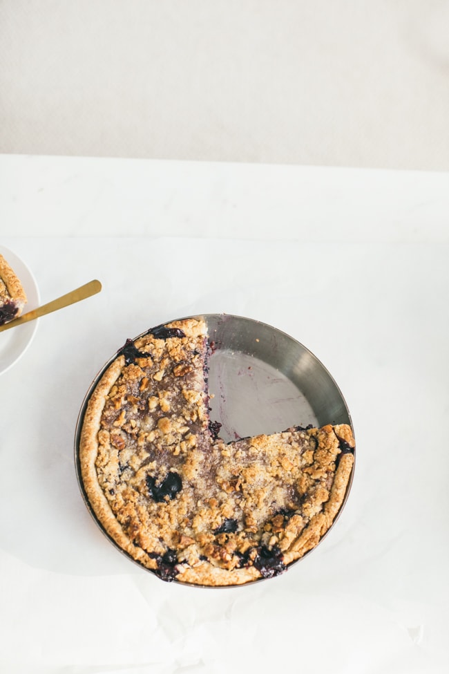 blueberry walnut stresuel pie