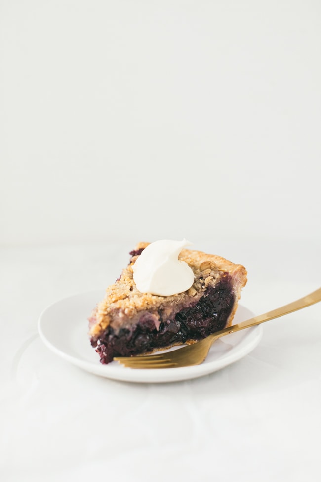 blueberry walnut stresuel pie