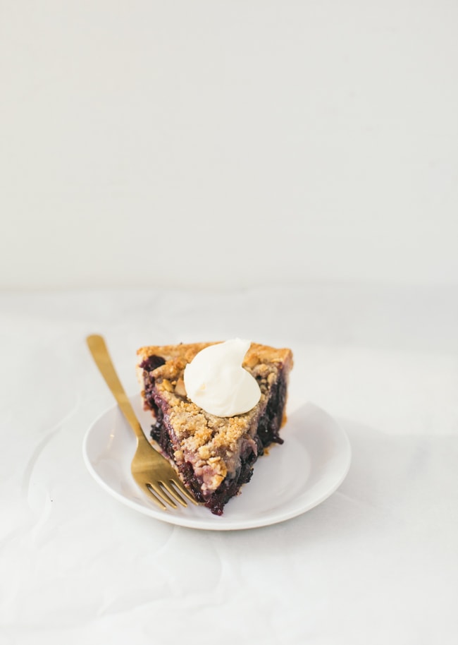 blueberry walnut stresuel pie