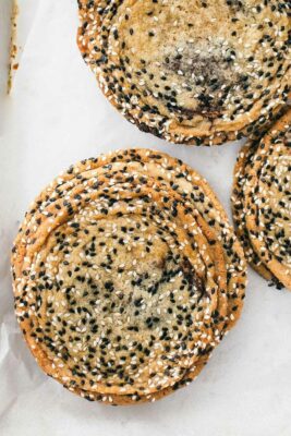pan-banging cookies with sesame and chocolate