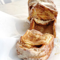 apple cider pull-apart bread on white table