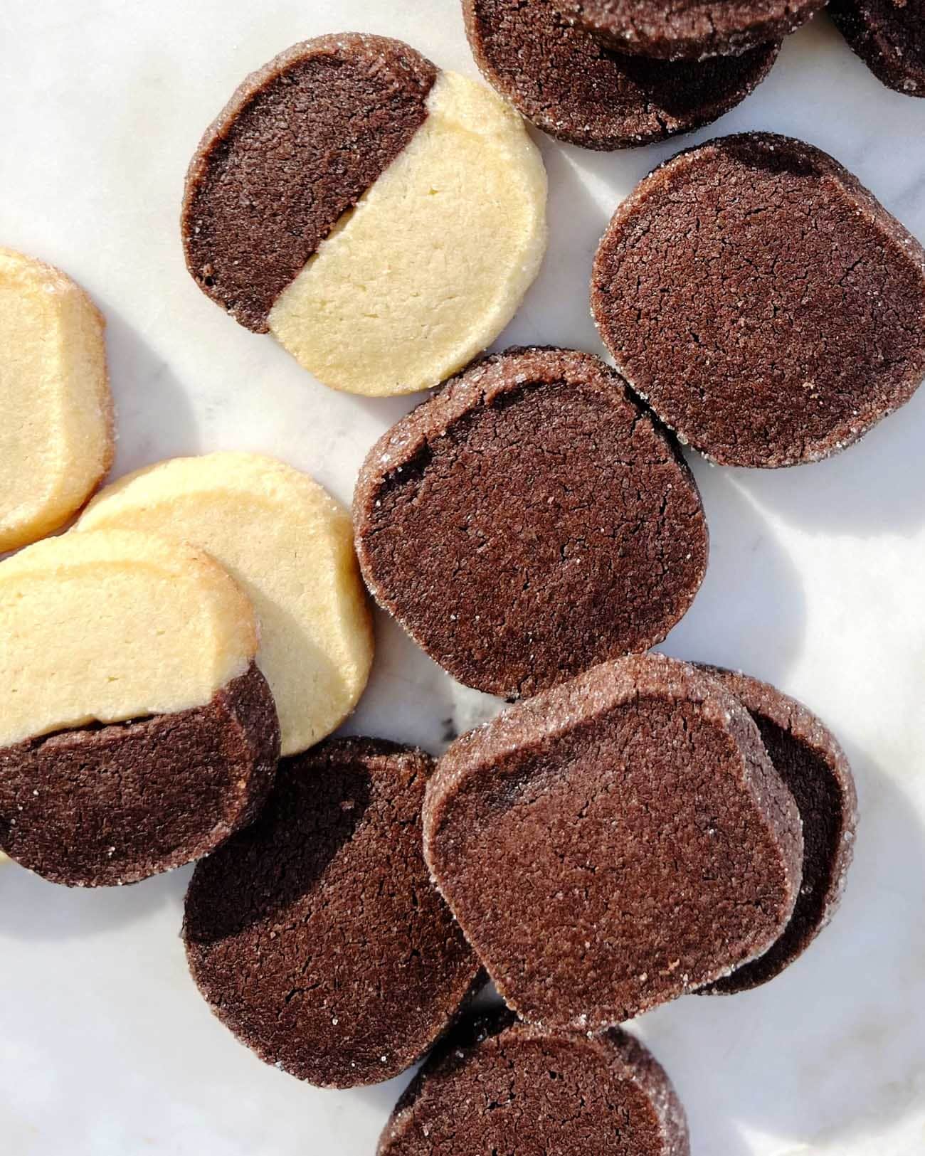 https://www.thevanillabeanblog.com/wp-content/uploads/2022/11/chocolate-shortbread-2.jpg