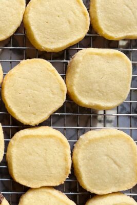 vanilla shortbread cookies on wire rack