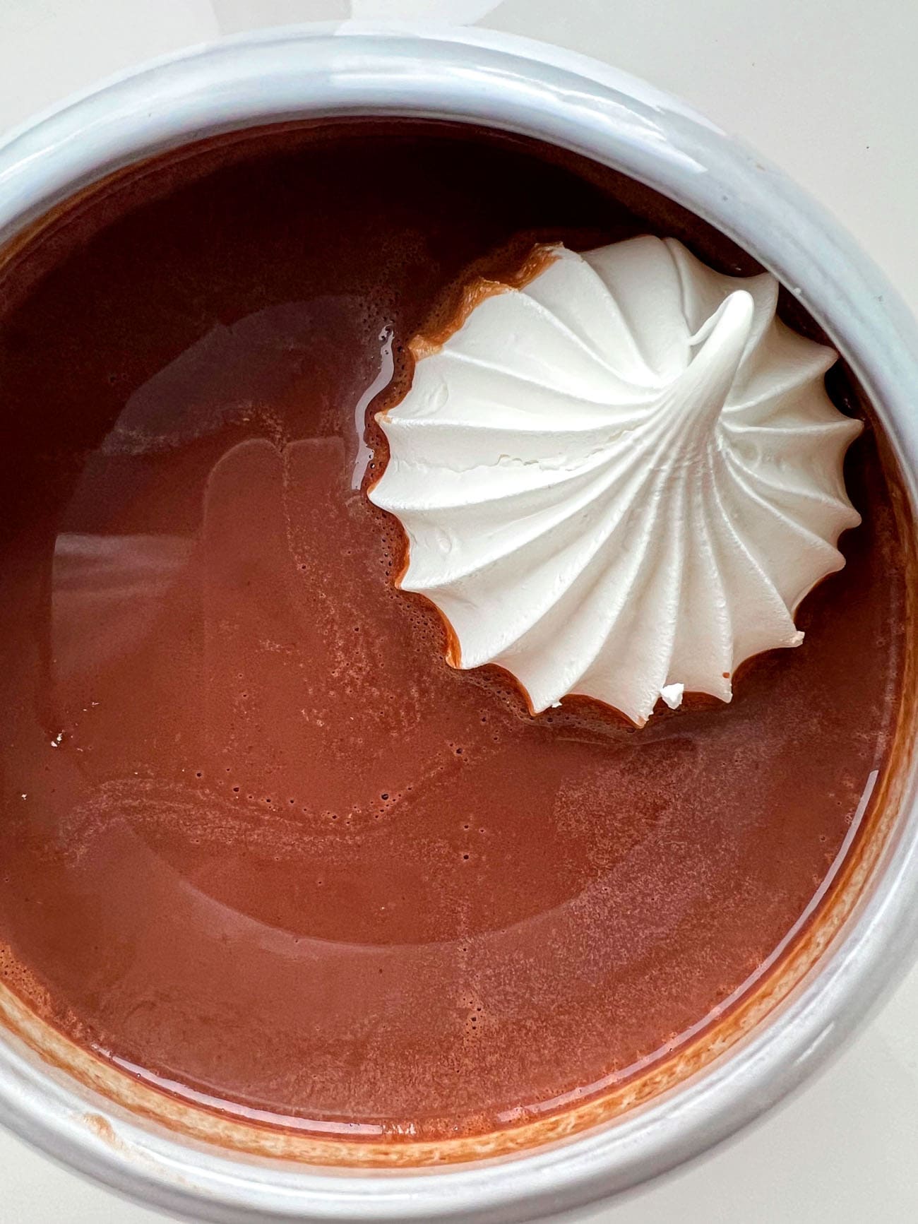 meringues in hot chocolate