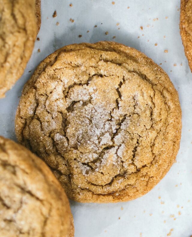 ⭐️ #3 of 2021, Chewy Brown Sugar Cookies! This recipe was a definite favorite; rich in flavor, with crispy edges and an almost fudgy center. When they cool, they collapse a bit, giving them a beautiful crackly surface. ⁣⁣
⁣⁣
Link to the RECIPE in my profile! ⁣
⁣
⁣
•••••••••••⁣
#cookiebaking #100cookies #bakingblog #cookierecipe