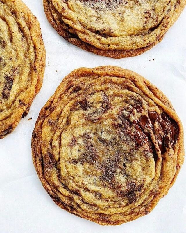 ⭐️ The #1, favorite reader recipe of 2021: Pan-banging Chocolate Chip Cookies! It seems you’ll never get tired of those crisp ripply edges and gooey centers, and neither will I. ❤️⁣
⁣
Link to the RECIPE in my profile! ⁣
⁣
⁣
________⁣
#panbanging #bangonapan #100cookies #cookierecipe