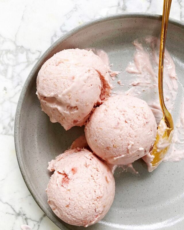 💗 Every Spring, this Strawberry-Rhubarb No-Churn Ice Cream is what I find myself craving. It’s not easy to find these flavors in the grocery store, but with this no-churn recipe you can make delicious ice cream at home, forgoing the ice cream maker.⁣
⁣
It's smooth, creamy, and rich. The condensed milk balances the tartness of the rhubarb, while the strawberry adds some sweetness and a beautiful shade of pink. ⁣
⁣
**Link to the recipe in my profile! ⁣
 ⁣
⁣
________⁣
#icecreamrecipe #rhubarbseason #nochurnicecream #strawberryrhubarb