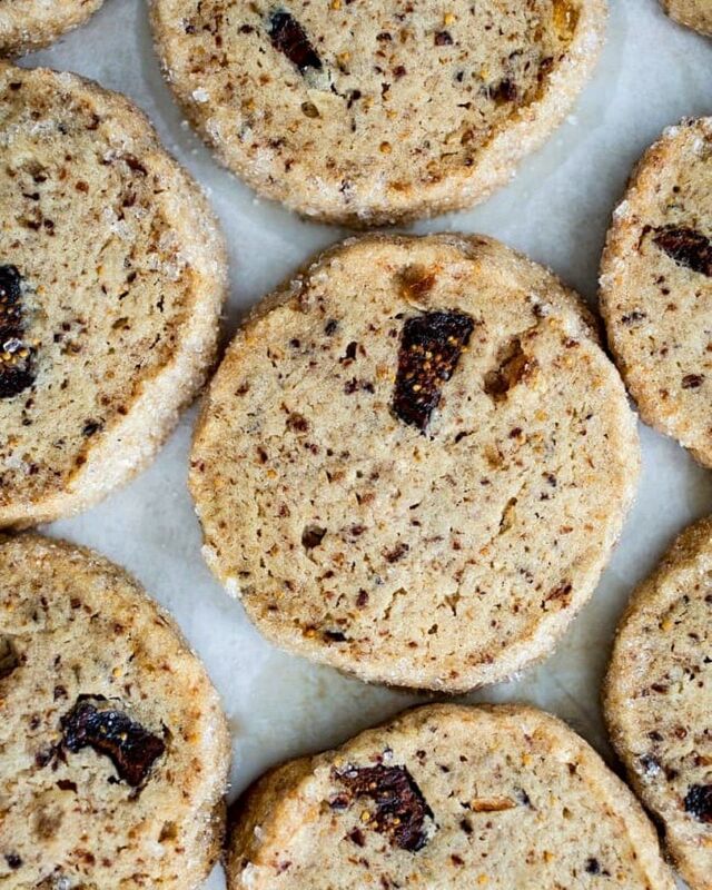 ❄️ Day 2 of 24 Cookies! Fig Orange Sables, a shortbread cookie with the taste of a fig newton, boasting buttery, crisp edges and delicious flavor. 💛 Made with dried figs and rolled in sanding sugar for sparkly edges. These pack very well for cookie boxes. 

Link to the RECIPE in my profile!

#shortbread #shortbreadcookies #sablé #sablés #figcookie #cookierecipe #cookiebox #holidaycookies