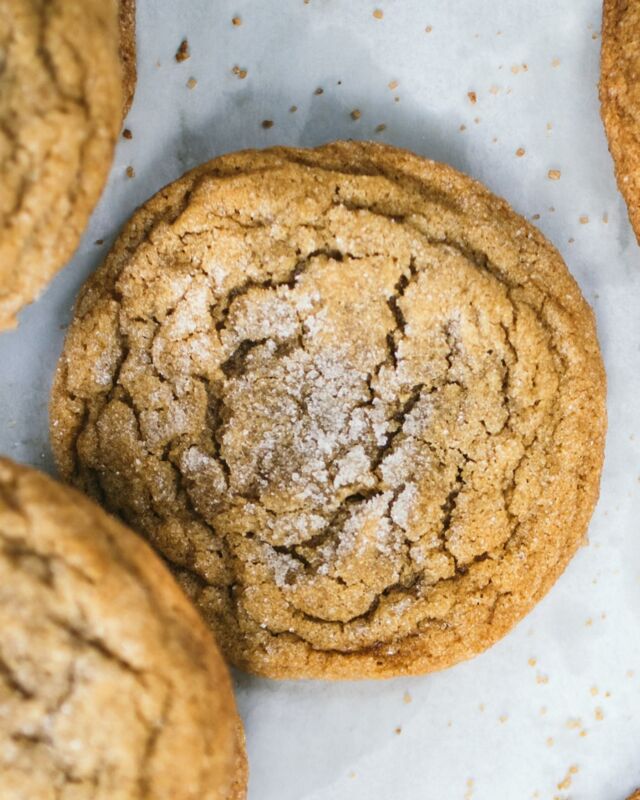 ❄️ 24 Days of Cookies (!) is here! Let the holiday baking begin with these Chewy Brown Sugar Cookies. They are a definite favorite every year; rich in flavor, with crisp edges and an almost fudgy center. When they cool, they collapse a bit, giving them a beautiful crackly surface. ⁣⁣
⁣⁣
Link to the RECIPE in my profile! ⁣ 
❤️💚And check back each day from now until Christmas for all my best cookie recipes and ideas for cookie boxes.

____________________
#cookierecipe #holidaycookies #cookiebox #bakingcookies #christmascookie