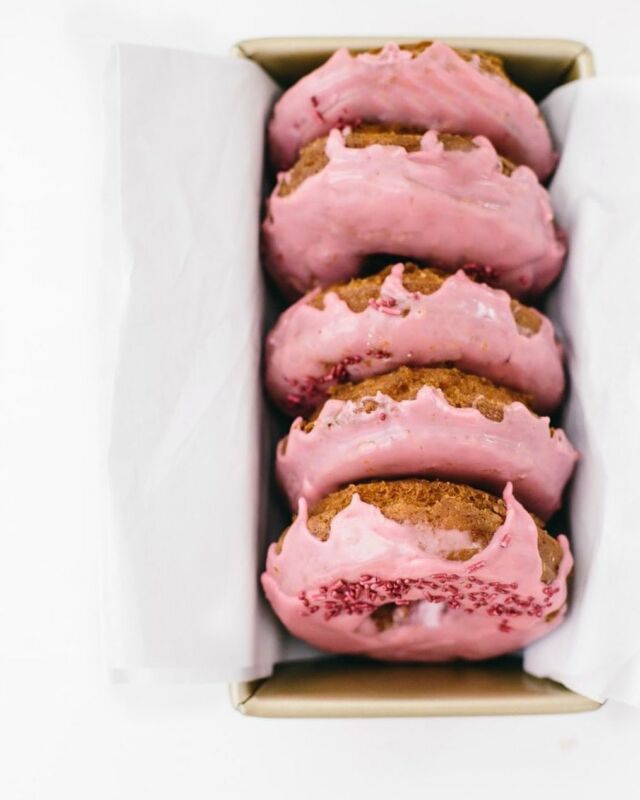 💗 Blood Orange Old-Fashioned Donuts for the weekend! This recipe comes from @yossyarefi’s Sweeter Off the Vine cookbook, and is one of my favorites this time of year. Old-fashioned donuts are humble and unassuming, craggy and cracked. But the addition of a blanket of pink blood orange glaze turns these old-fashioneds into beauty queens. If you’ve never made fried donuts before, this style is a great place to start because the dough comes together a lot like cookie dough.

Link to the recipe in my profile!