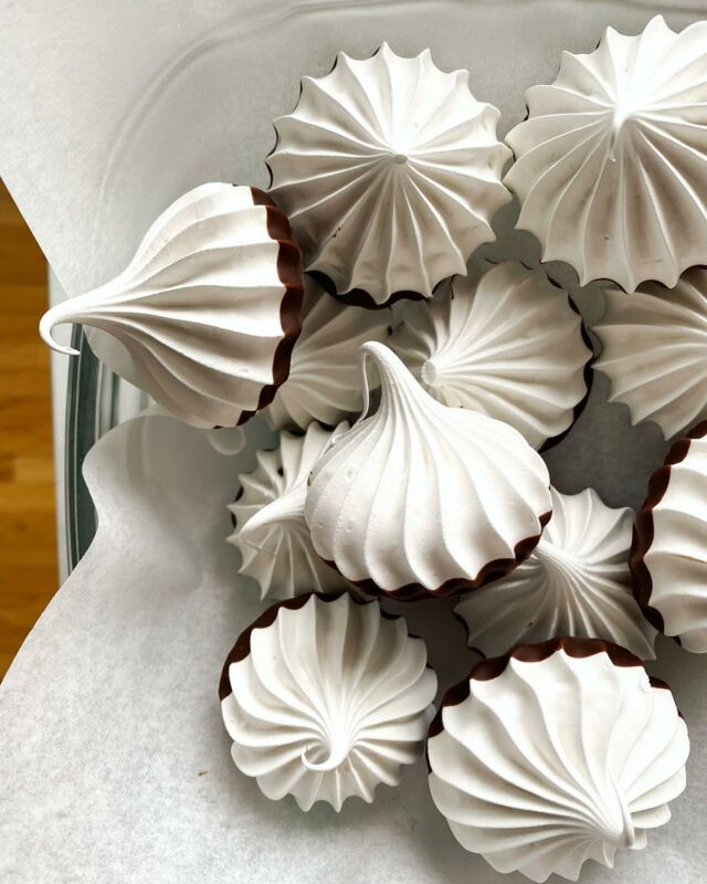 ⭐️ New recipe: Chocolate Dipped Meringues! I love their swoops and swirls, and pure white exterior. While other meringues have a soft inside and firm outside, these are baked until they shatter upon first bite. I add a little salt to my meringues and dip them in bittersweet chocolate to help to balance the sweetness they are typically known for.

They’re perfect on their own, in hot chocolate, or for decorating cakes and pie. 

• Link to the recipe in my profile!

_____________
#meringuecookies #meringuecookie #chocolatedipped #eggwhites #cookierecipe