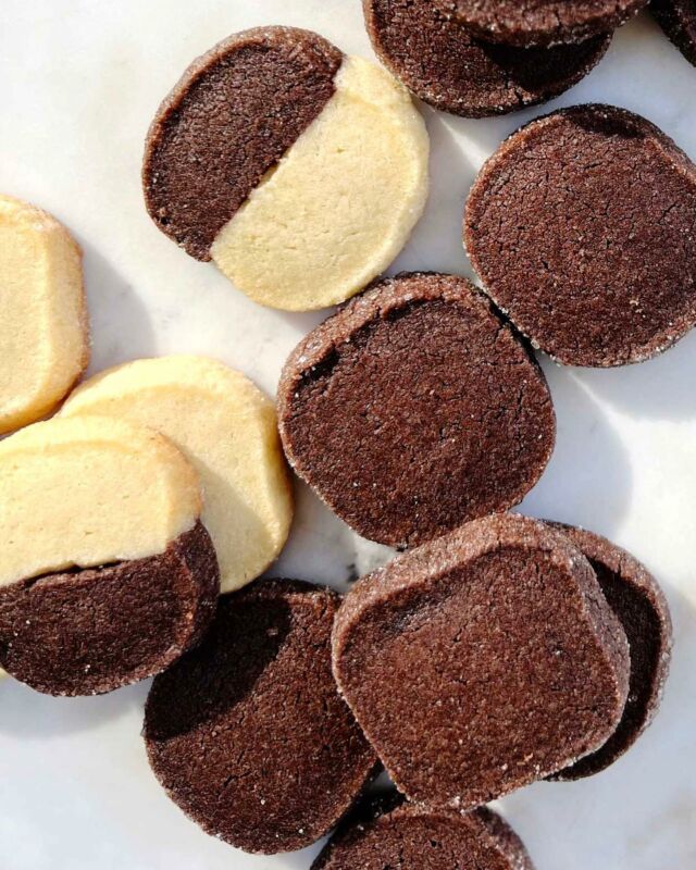 Twist Shortbread, or chocolate, or vanilla! ❤️ The “twist” cookie is the combination of the two; I sliced each log in half and then mixed and match for a fun, but also tasty, cookie. My kids preferred this version, but I always pick straight chocolate or vanilla. 

This cookie seems so simple at a glance, but has great flavor (use a cocoa powder you love!) and sugar-y edges that are both beautiful and delicious.

⭐️ Link to the recipe(s) in my profile. 

________________
#cookieseason #cookiebaking #holidaycookies #cookiebox #shortbread