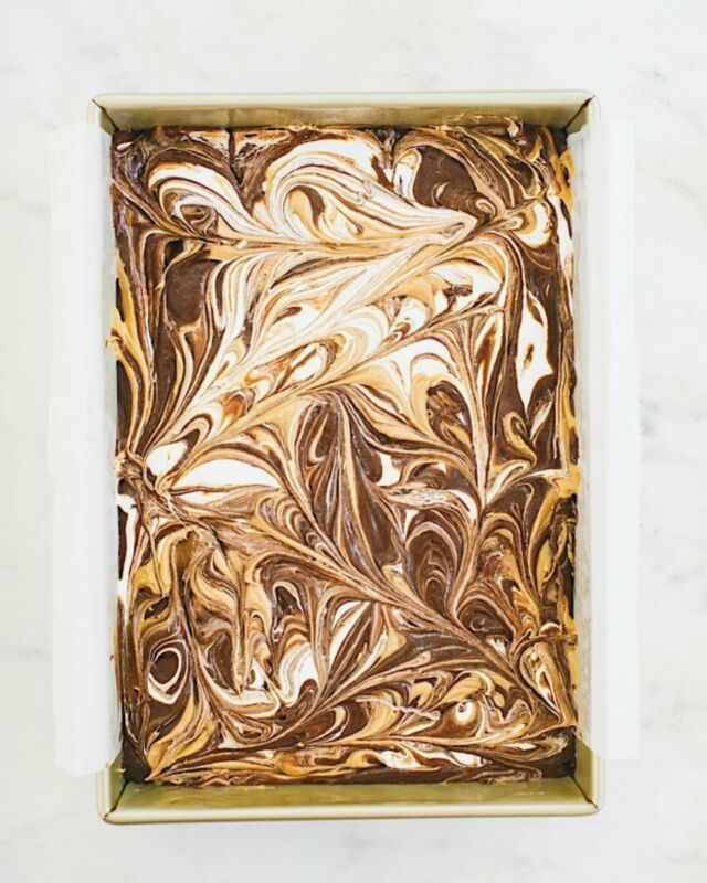 Marshmallow Fluff + Peanut Butter + Brownies = Yes, please. And you don’t need a mixer to make these – just a bowl and a whisk. Nothing beats a rich and chewy, chocolatey brownie with this filling swirled throughout the top!

⭐️ Link to the recipe in my profile.

____________
#peanutbutterbrownies #brownierecipes #marshmallowfluff #bakingrecipes