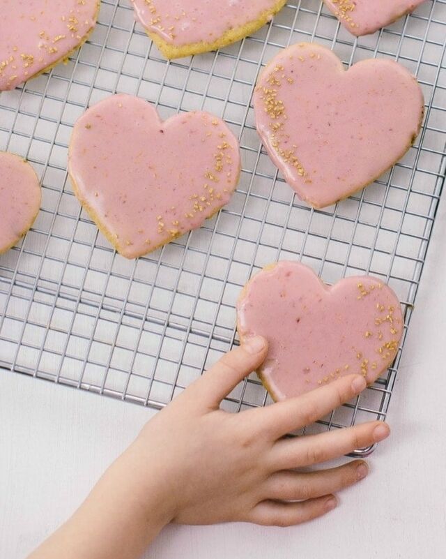 I’m starting to think about Valentine’s treats. These Olive Oil Sugar Cookies with Blood Orange Glaze are a favorite, naturally pink without any food coloring. They’re both beautiful and delicious, especially with the fruitiness of the olive oil. ⁣⁣
⁣⁣
p.s. I miss those little hands. ❤️⁣⁣
⁣Link to the *recipe* in my profile!⁣
_______________
#cookierecipes #sugarcookie #cookieoftheday #bakingcookies 
⁣
